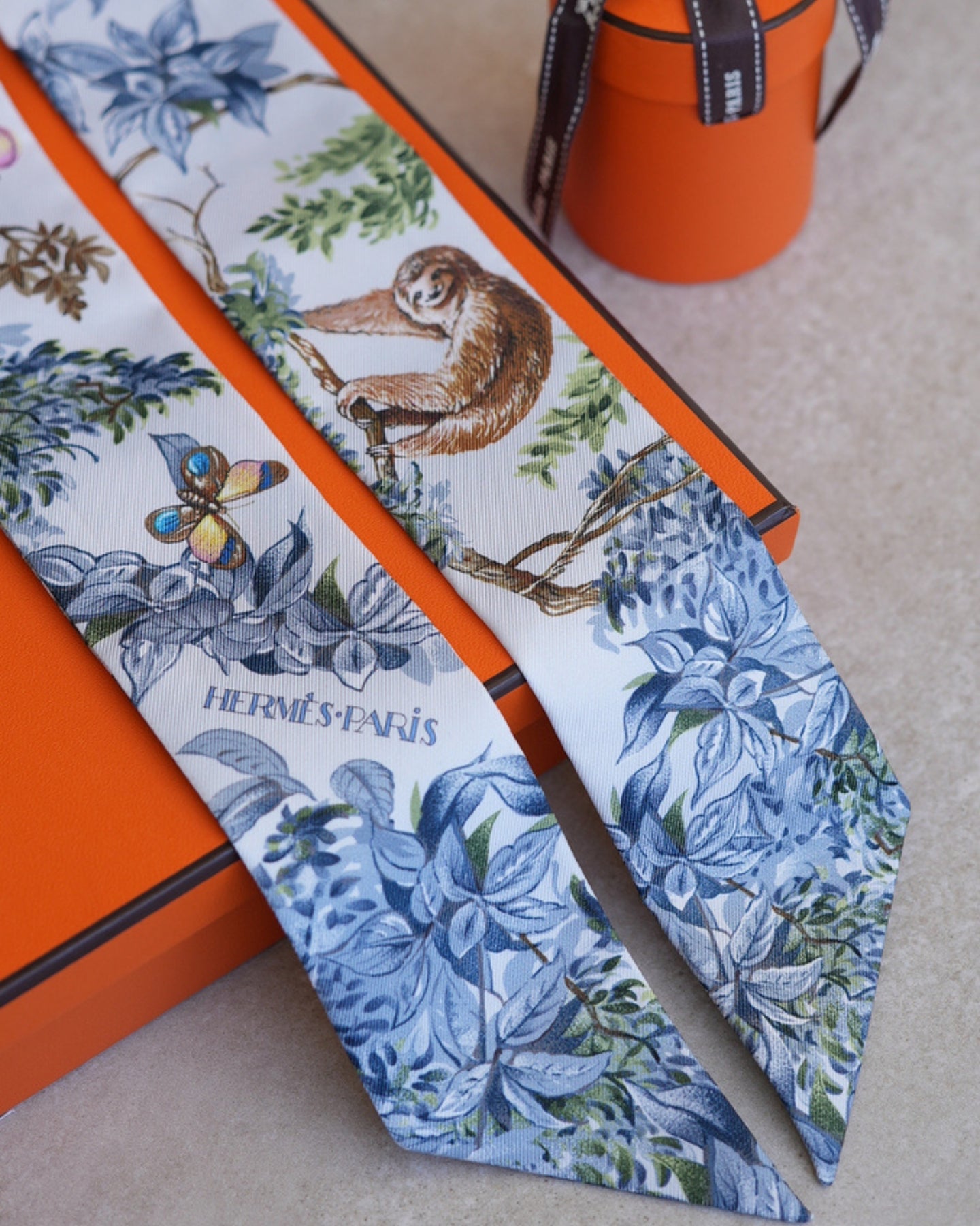 Twilly Hermès Equateur Gris Perle / Jaune / Vert – BAGGAB